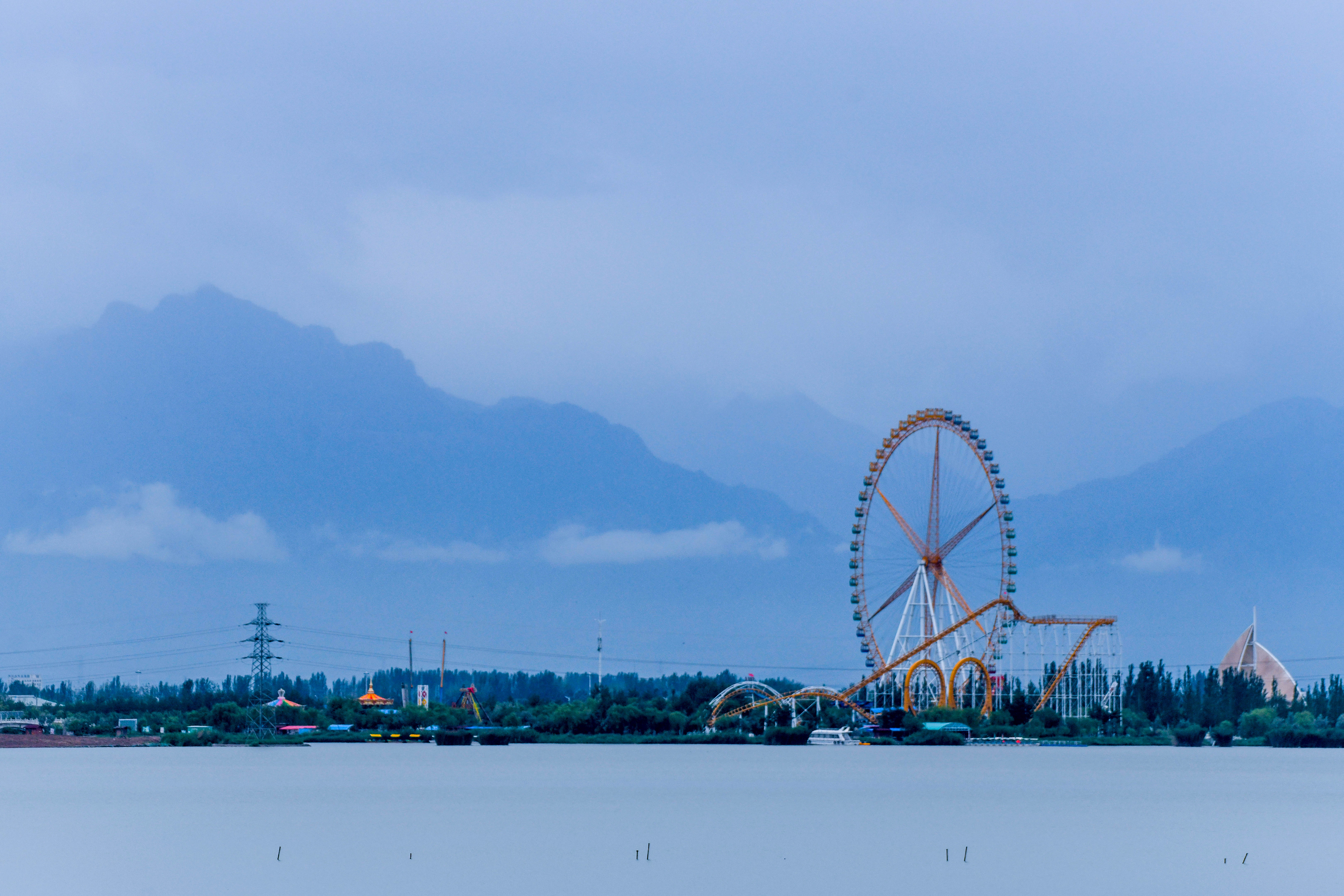 雨中的银川:烟雨蒙蒙犹如一幅水墨画