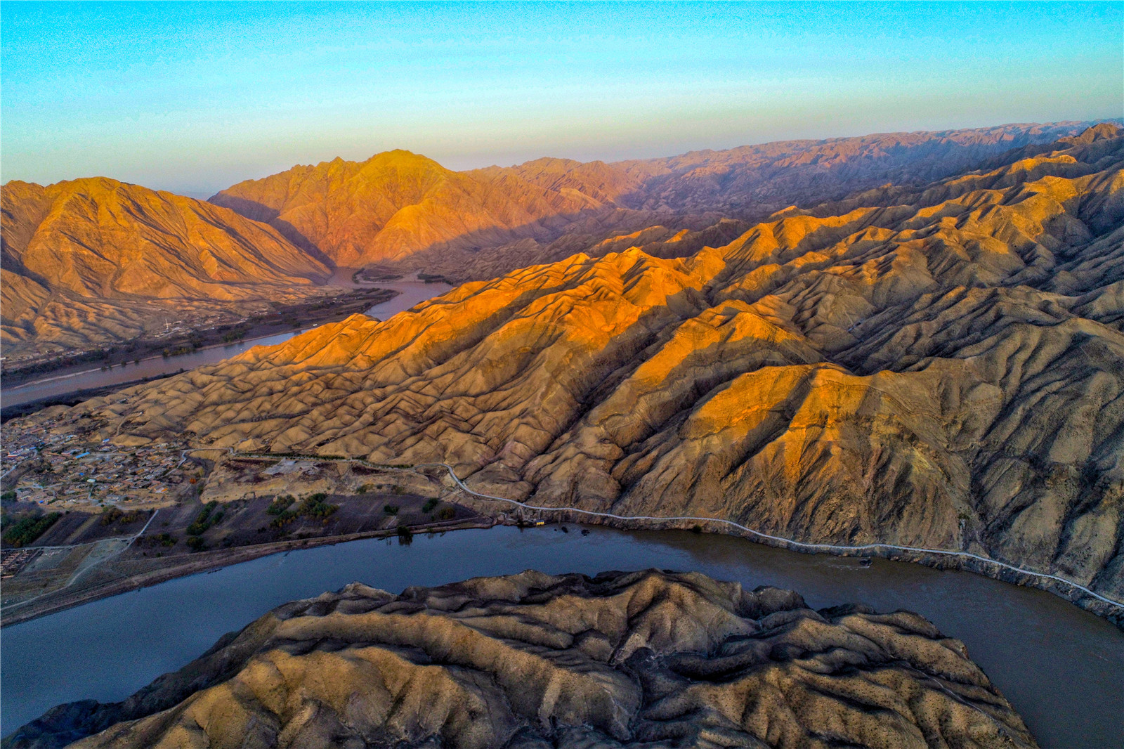 黄河两岸是我家航拍宁夏黄河第一村南长滩