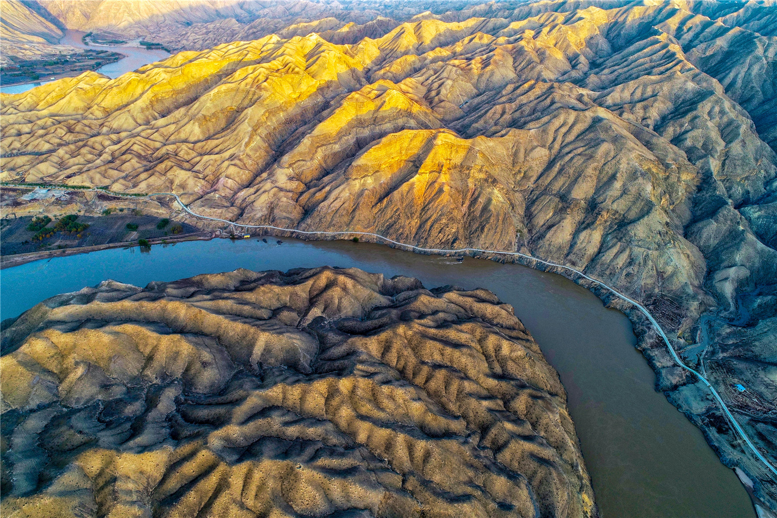 黄河两岸是我家航拍宁夏黄河第一村南长滩