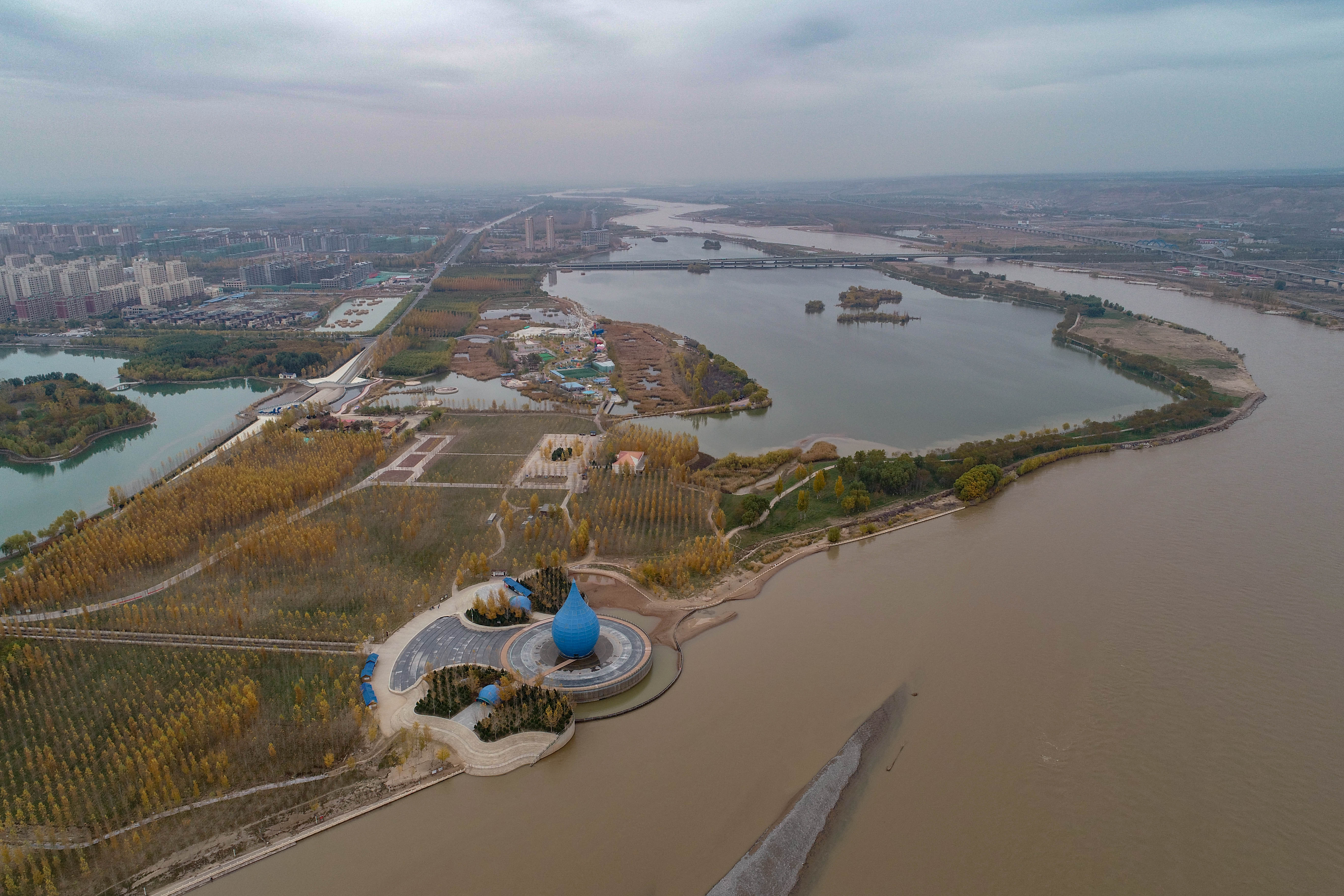 黄河两岸是我家航拍中卫黄河宫