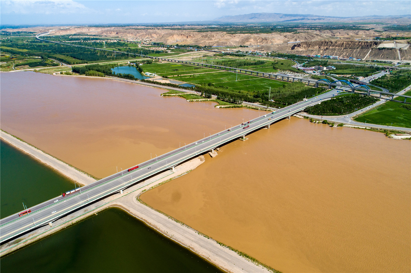 【黄河两岸是我家】高清大图:瞰中卫黄河大桥-宁夏新闻网