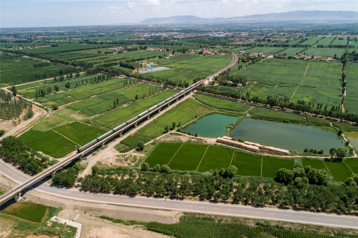 黄河两岸是我家高清大图瞰宝中铁路中卫黄河大桥