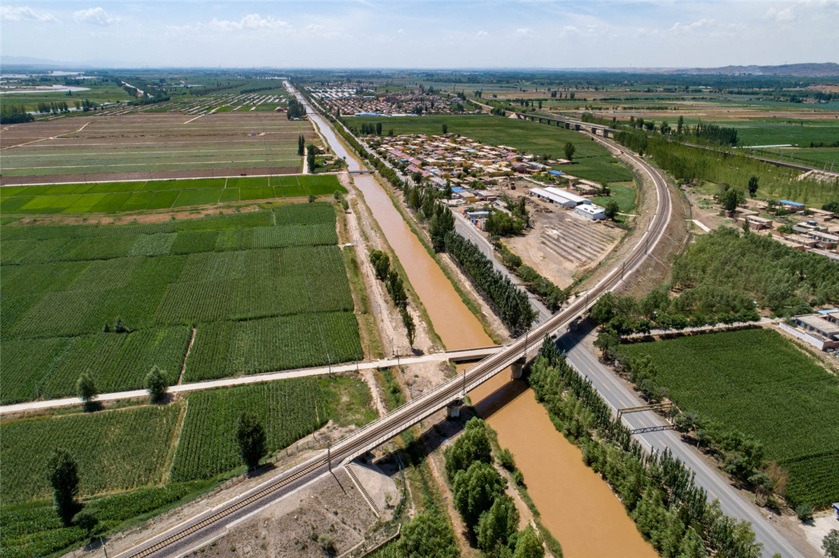 黄河两岸是我家高清大图瞰宝中铁路中卫黄河大桥