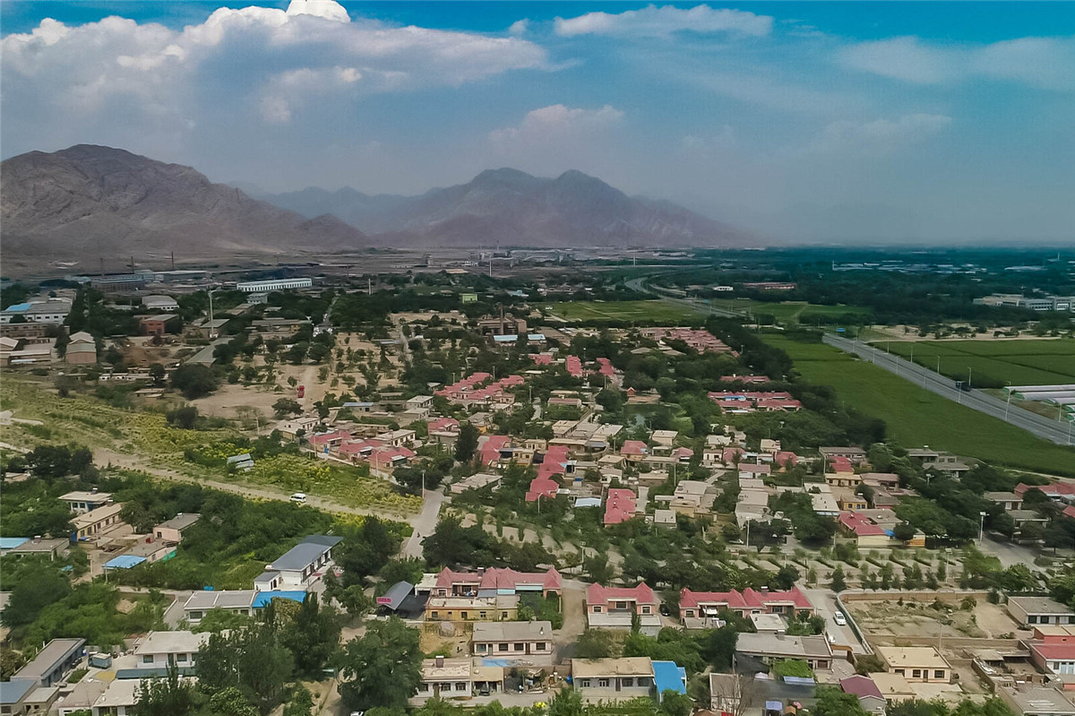 黄河两岸是我家高清大图瞰贺兰山下第一村大武口龙泉村