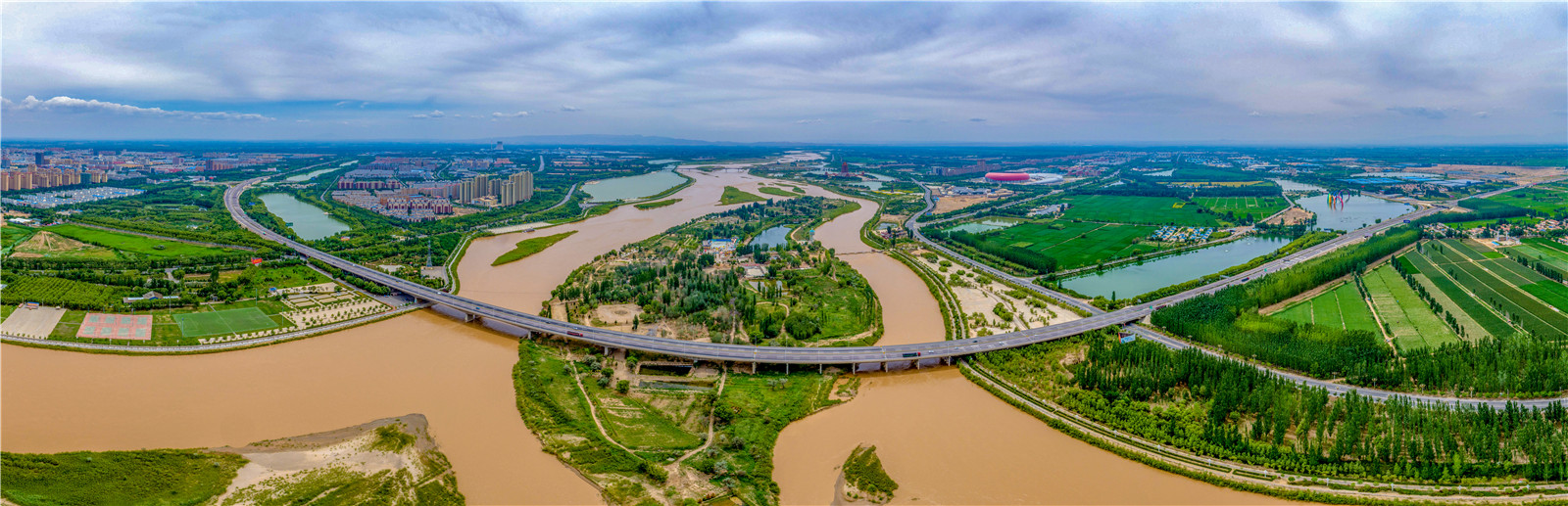 黄河两岸是我家大视野瞰宁夏0202黄河金岸