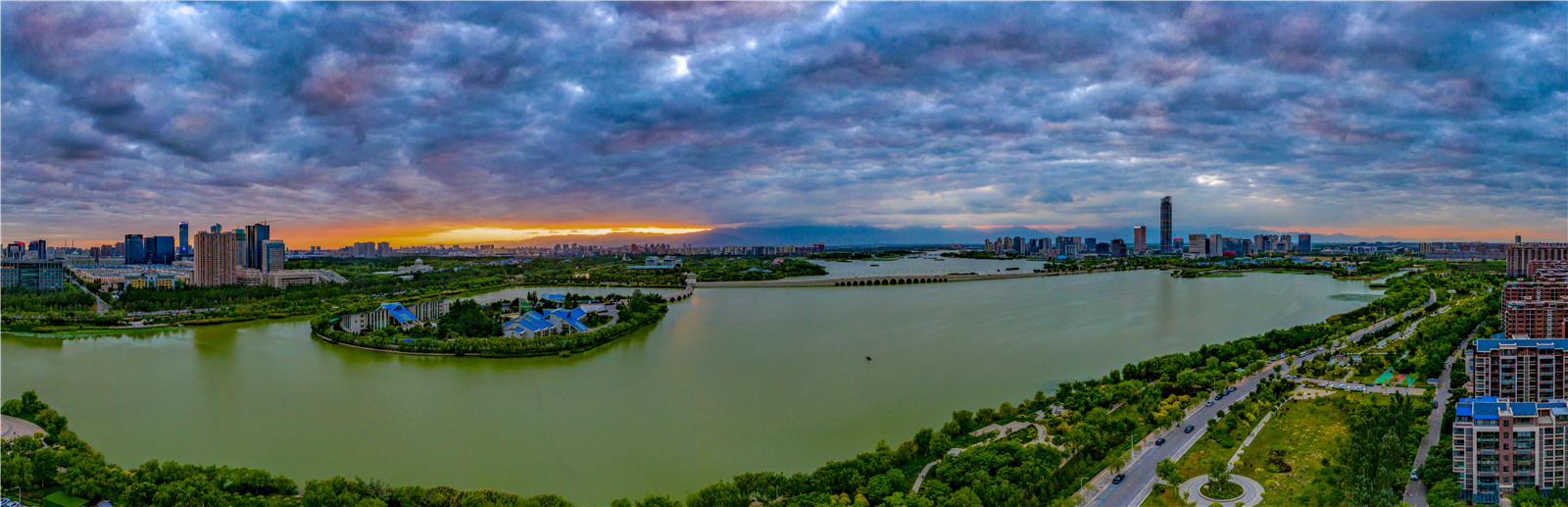 黄河两岸是我家大视野瞰宁夏阅海晚霞