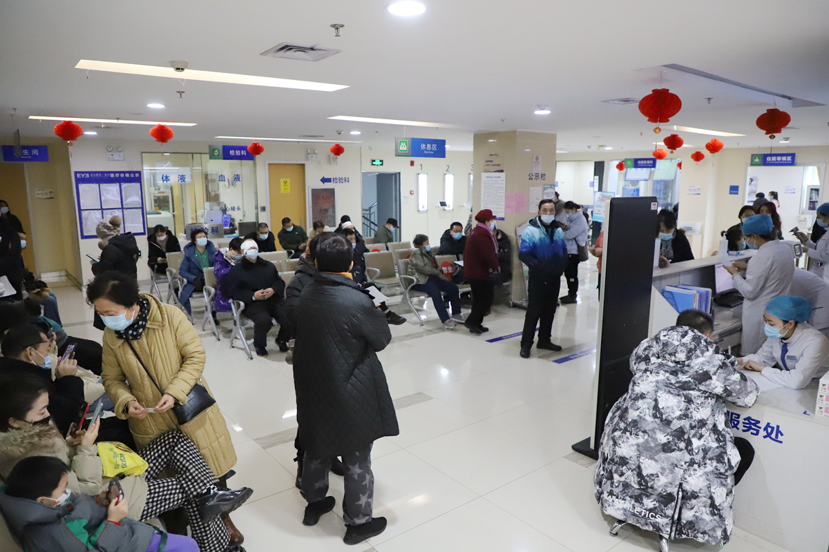 假期用眼过度节后银川爱尔眼科医院病人排长龙