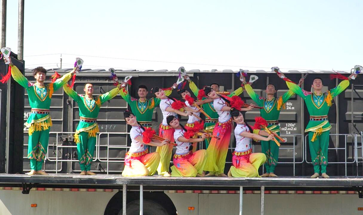 宁夏"文化大篷车"进企慰问演出活动再出发-宁夏新闻网