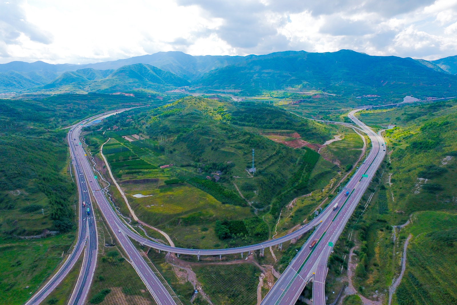 交通运输当好开路先锋 宁夏优化扩充干线公路网布局-宁夏新闻网