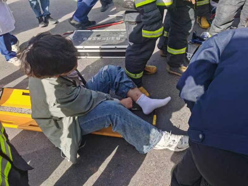 培训途中遇交通事故宁夏3名戒毒警察紧急救助彰显担当