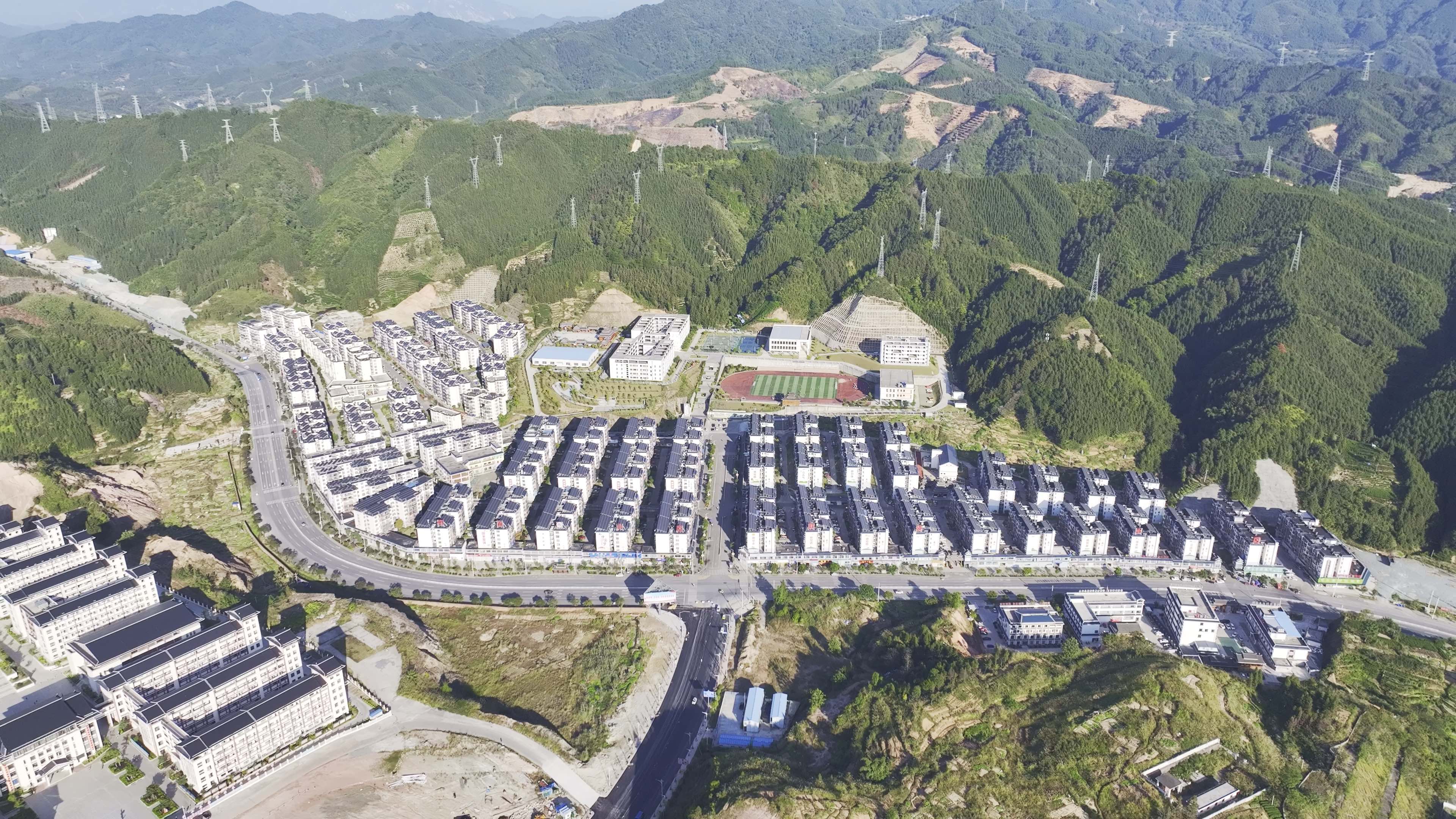 三江侗族自治县古宜镇南站社区航拍.记者 胡兆双 摄.jpeg