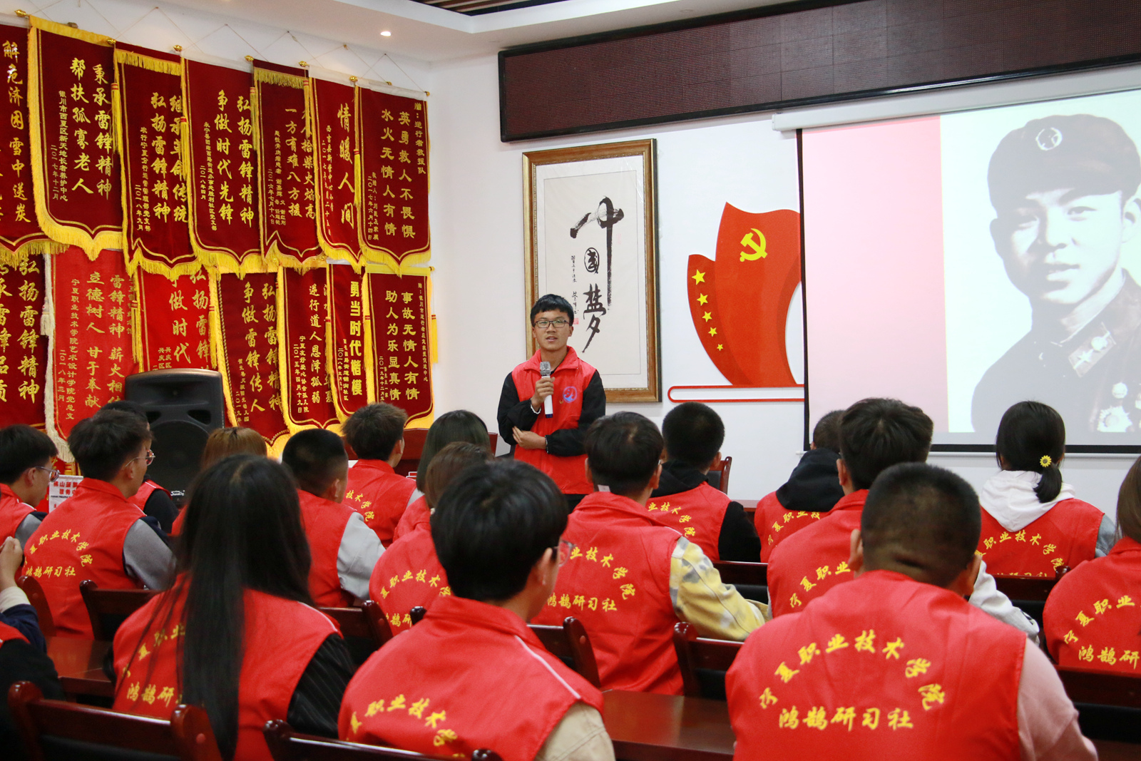雷锋纪念馆实践教学.JPG