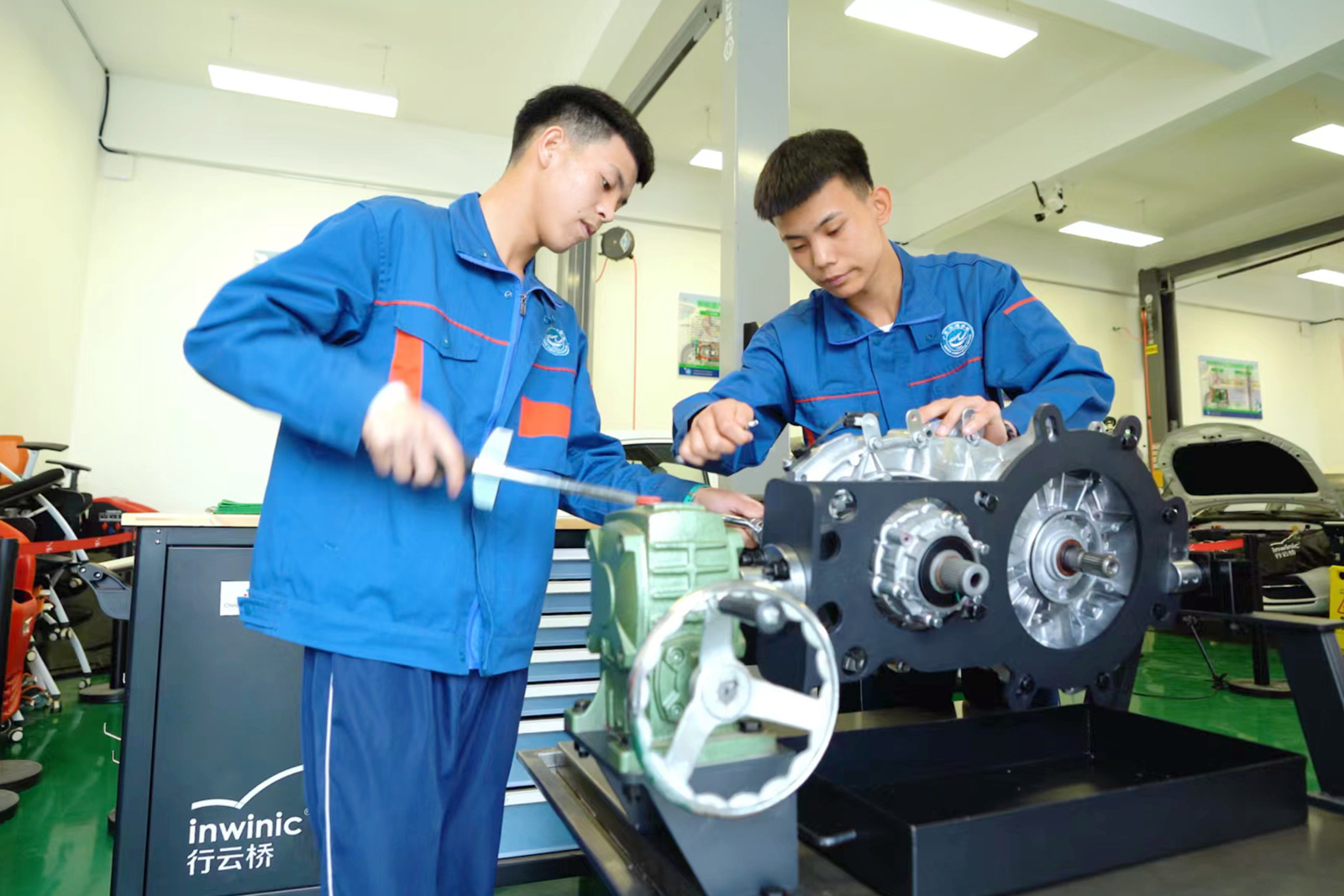 汽车1.jpg