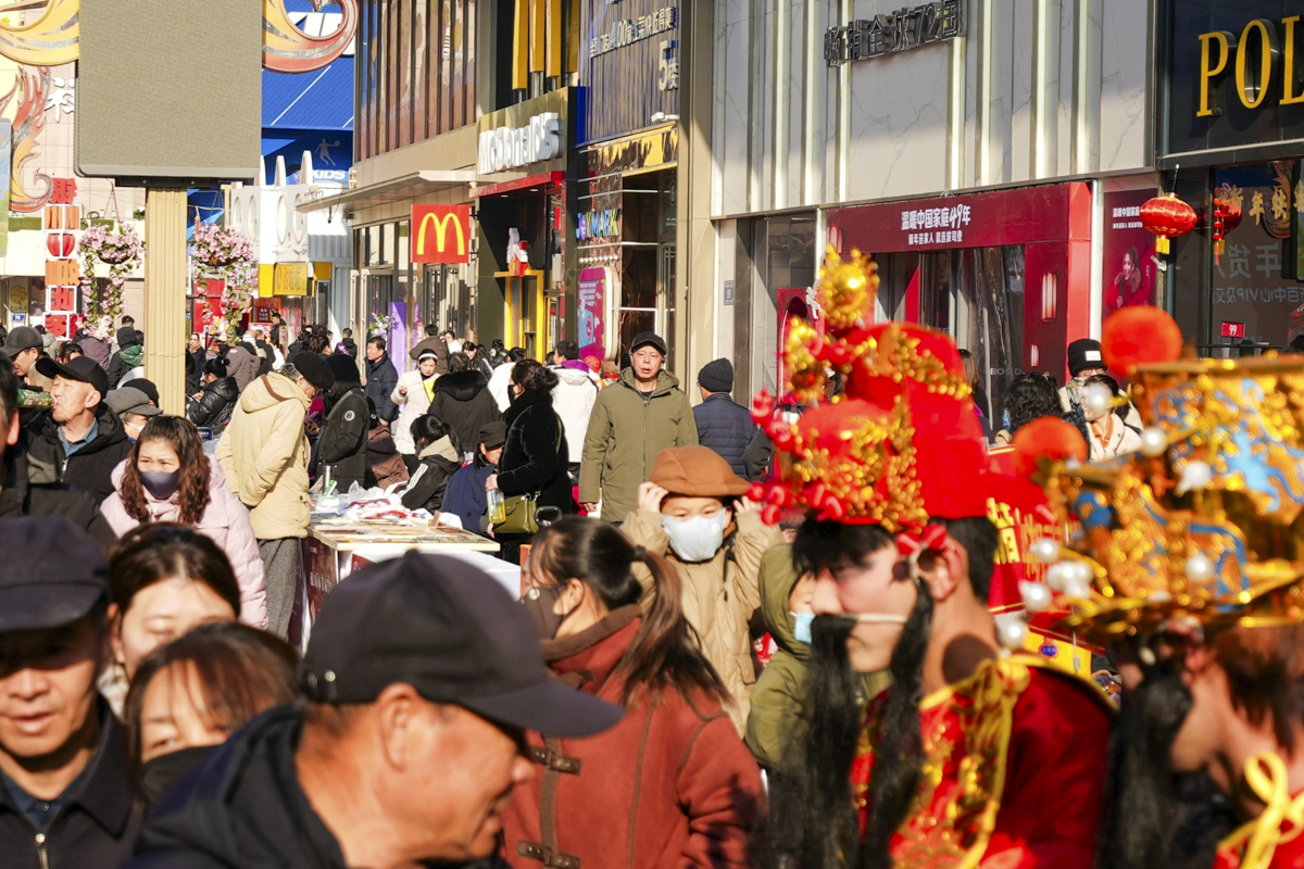 新华百货“跃马繁花新百中国年”年货大集盛大启幕