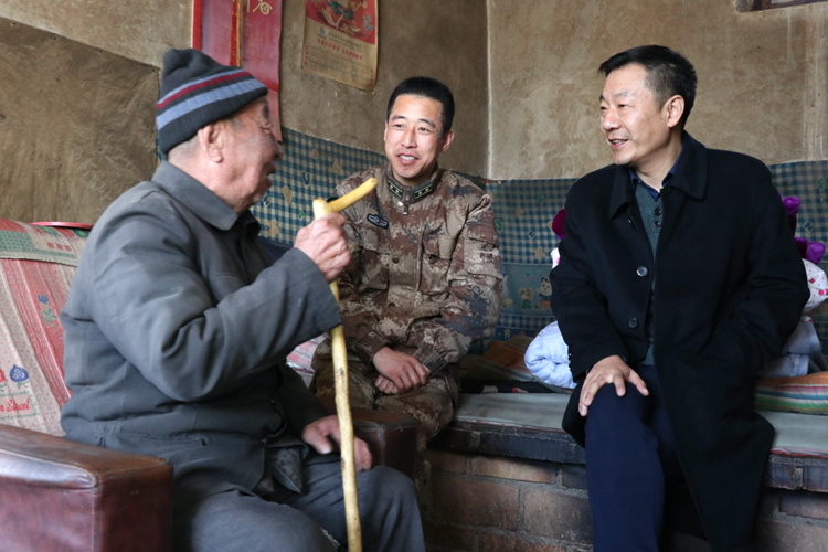 爱心企业宁夏华源耀康崇尚英雄慰问退伍老兵-宁夏新闻网