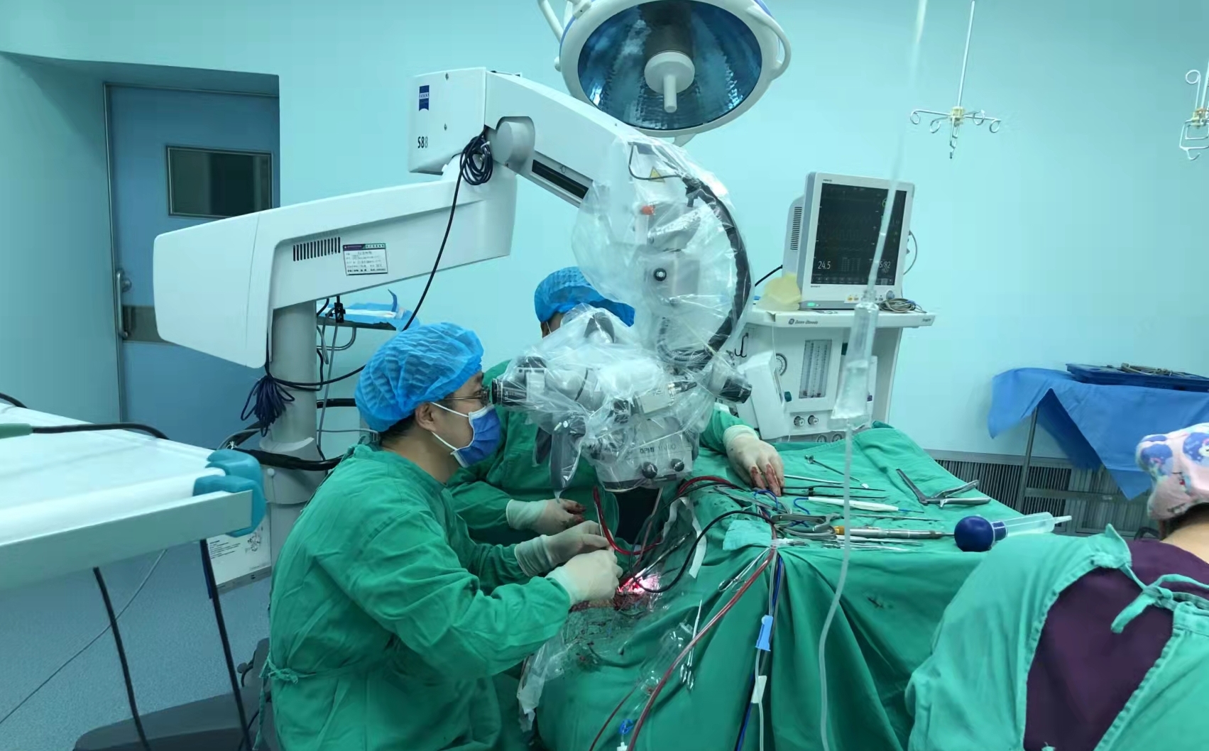 原州区人民医院神经脊柱外科成功应用双镜技术开展高血压性脑出血手术