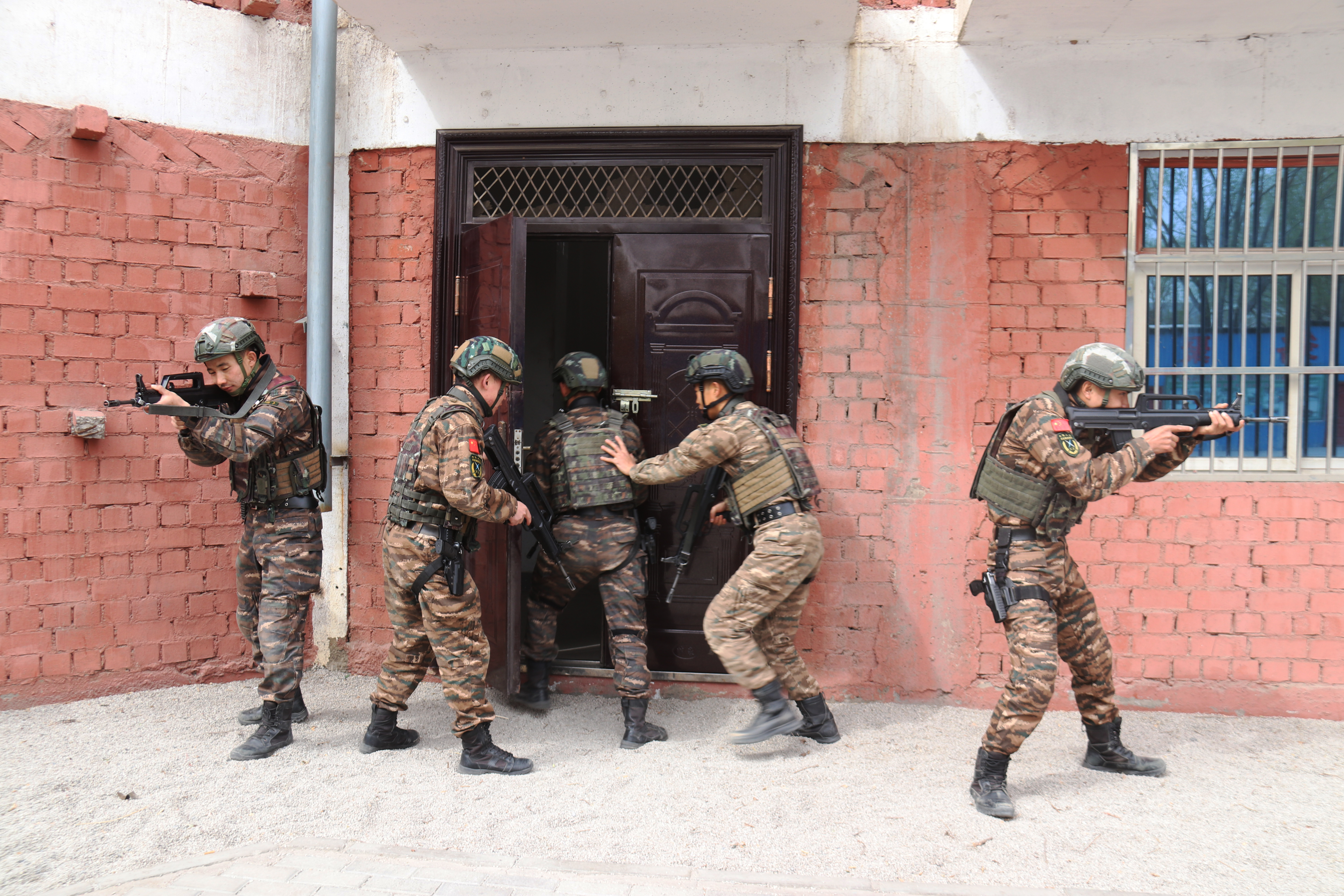 武警石嘴山支队特战分队强化专业训练锤炼特战精兵