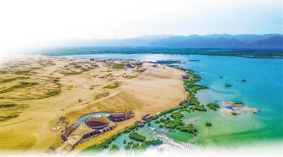 <p>　　融江南水乡之灵秀与塞北大漠之雄浑为一体的沙湖景区。宁夏新闻网记者　祁瀛涛　摄</p>