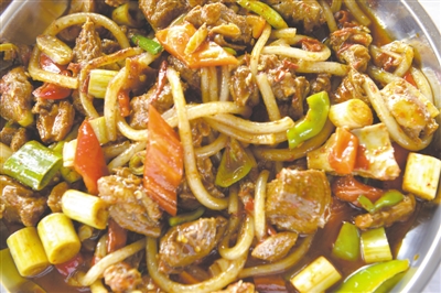 <p>　　黄渠桥爆炒羊羔肉。</p>