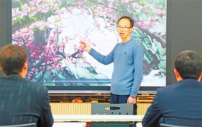 <p>　　海原县师资培训中心使用直录播系统开展教师培训。</p>
