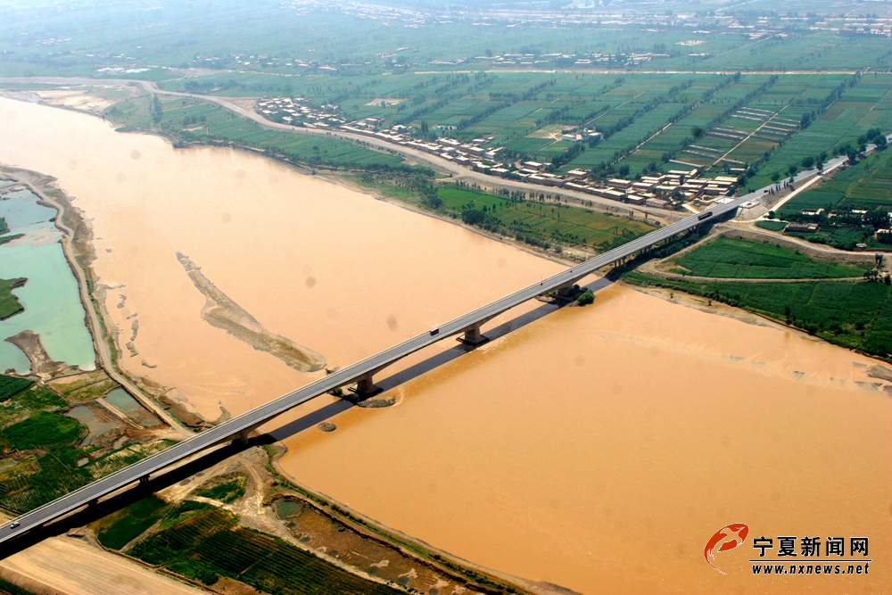 图4.青铜峡黄河公路大桥.jpg