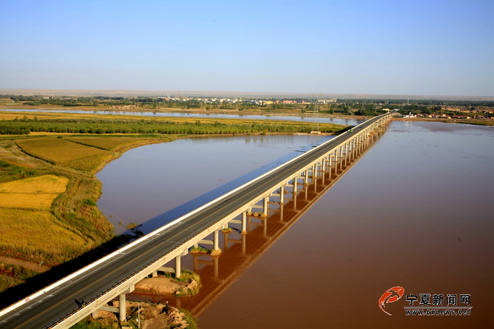 图9.平罗黄河公路大桥。.jpg