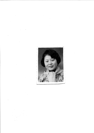 <p>　　张细珍离开上海前，专门去照相馆拍了这张纪念照。</p>