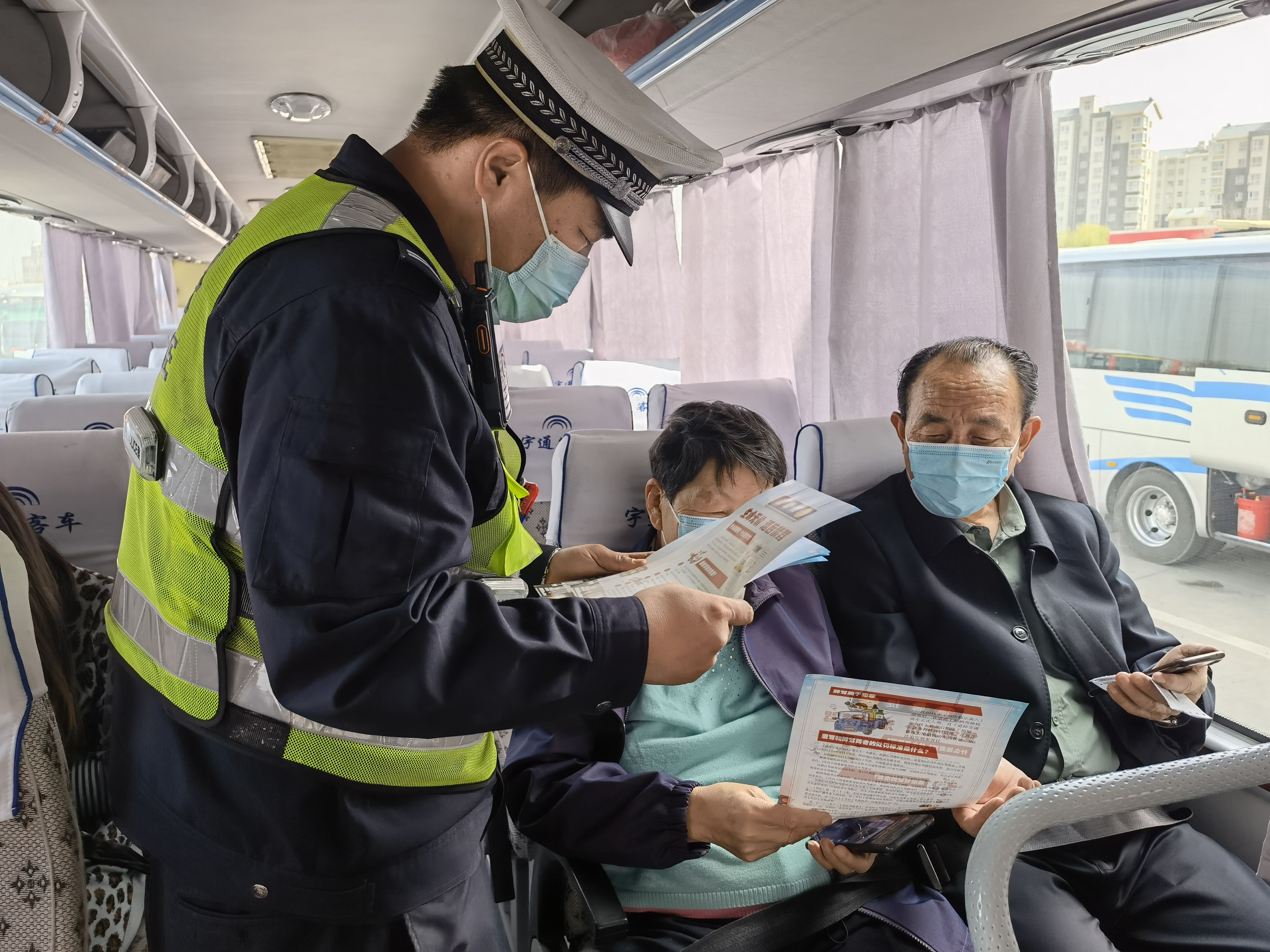 高速交警十三大队走进客运企业开展交通安全宣传