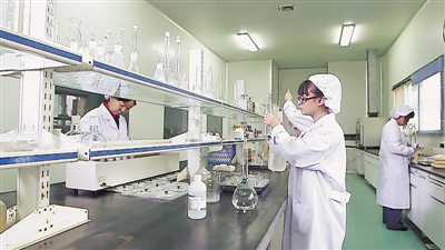<p>　　←宁夏鑫浩源生物科技股份有限公司明胶重点实验室。</p><p>　　（资料图片）</p>