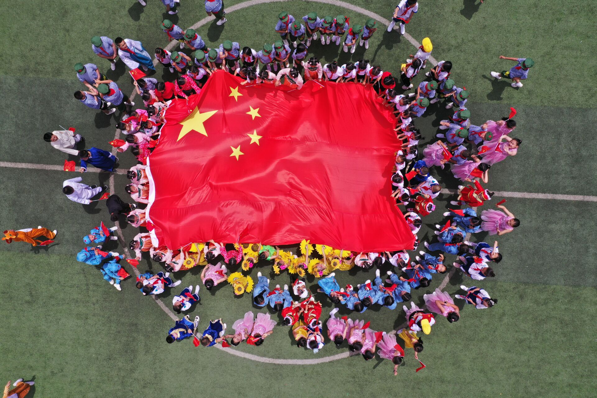 举办“我爱国旗“思政教育活动。.jpg