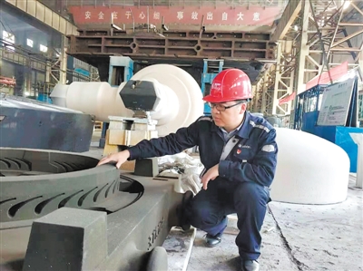 冯周荣.jpg