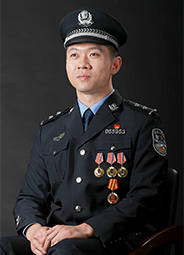 全国“最美基层民警”候选人：闫昕卓