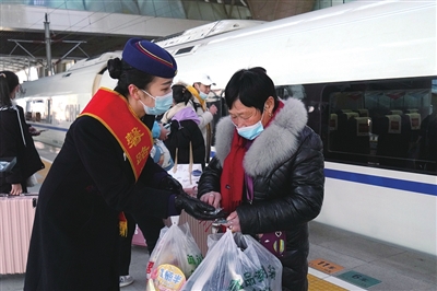     宁夏融入全国高铁“朋友圈”，百姓出行更便捷。