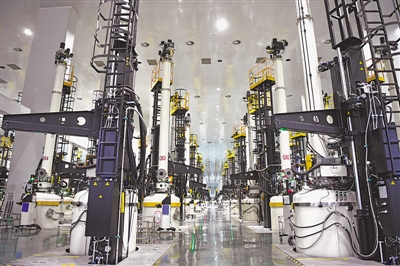 <p>　　银川隆基光伏科技有限公司年产15GW单晶硅棒及切片项目总投资45亿元，已建成从拉棒、切片、电池到组件的全产业链。　　　　　　　　　　　　　　　　　　　　　　　　本报记者　左鸣远　摄</p>