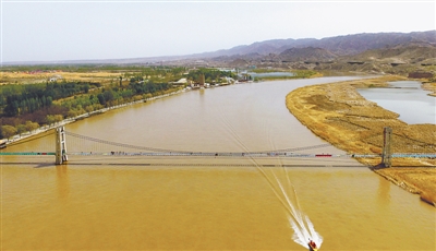 <p>    沙漠旅游成为一种时尚，沙坡头景区也成为著名景区。</p>