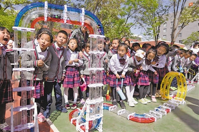 <p>　　银川市兴庆区第十六小学开展校园科技创新周活动。　　　　　　　　　　　　　　　　　　　　　　　　　　　　　　　　　　　　　　　　　　　　　　　　　　　本版图片均由本报记者　党硕　摄</p>