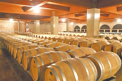 <p>　　酿酒葡萄产业“香飘世界”。</p>