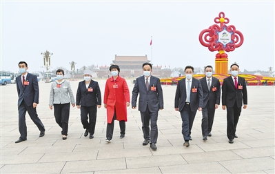 <p>　　宁夏代表团的代表们意气风发。</p>