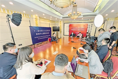 <p>　　宁夏代表团在十三届全国人大五次会议新闻中心视频采访室举行了四次新闻发布会，人民日报、新华社、中央广播电视总台、宁夏日报、宁夏广播电视台等多家媒体进行报道。</p>