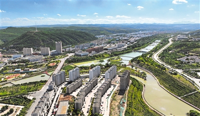 2022年6月23日拍摄的彭阳县城，水清岸绿，生态“颜值”和环境“气质”得到双提升。                          本报记者 党硕 摄