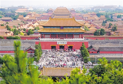 这是2024年7月16日在景山上拍摄的北京故宫。                                                      新华社发