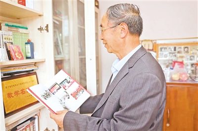 退休教师高明泉。<br/>　　（图片由受访者提供）