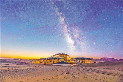 沙漠星星酒店上空的银河。