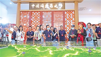     8月24日，记者一行走进“中国瑶医药之乡”广西来宾市金秀瑶族自治县。