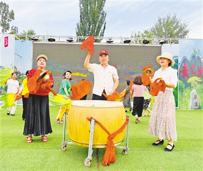 黄土地文化艺术团演出现场。