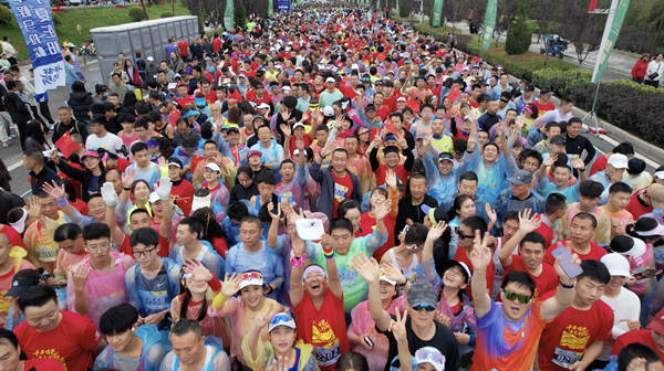 4500名跑者参赛 2025宁夏彭阳半程马拉松赛鸣枪开跑