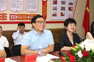 <p>　　　　王树忠参加宁夏大远律师事务所设刑事法律事务中心挂牌仪式。</p>